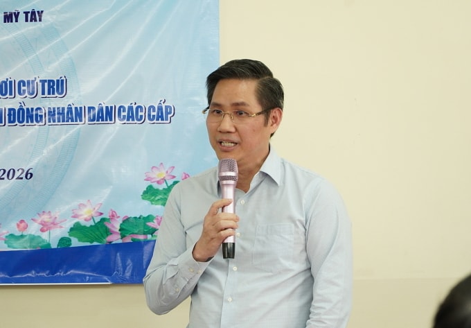 Ông Nguyễn Hải Nam phát biểu trong buổi tiếp xúc cử tri. Ảnh: Hải Duyên