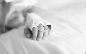 Dầu gội đầu bắt lửa, cô gái xinh đẹp bị bỏng nửa người và cái kết bất ngờ- Ảnh 4.