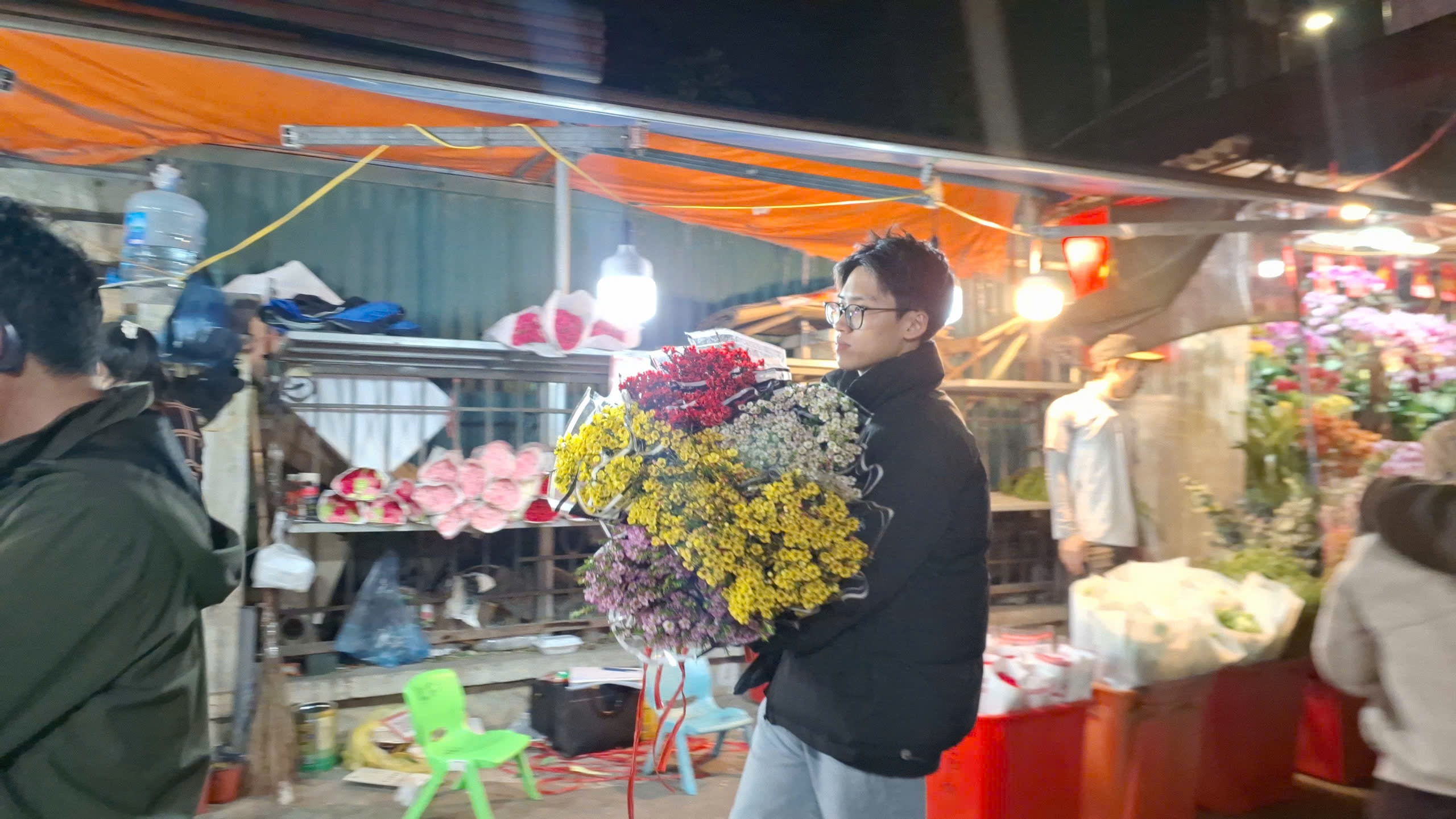 Khám phá chợ hoa Quảng An lớn nhất Hà Nội dịp Tết 2026 - Ảnh 14.