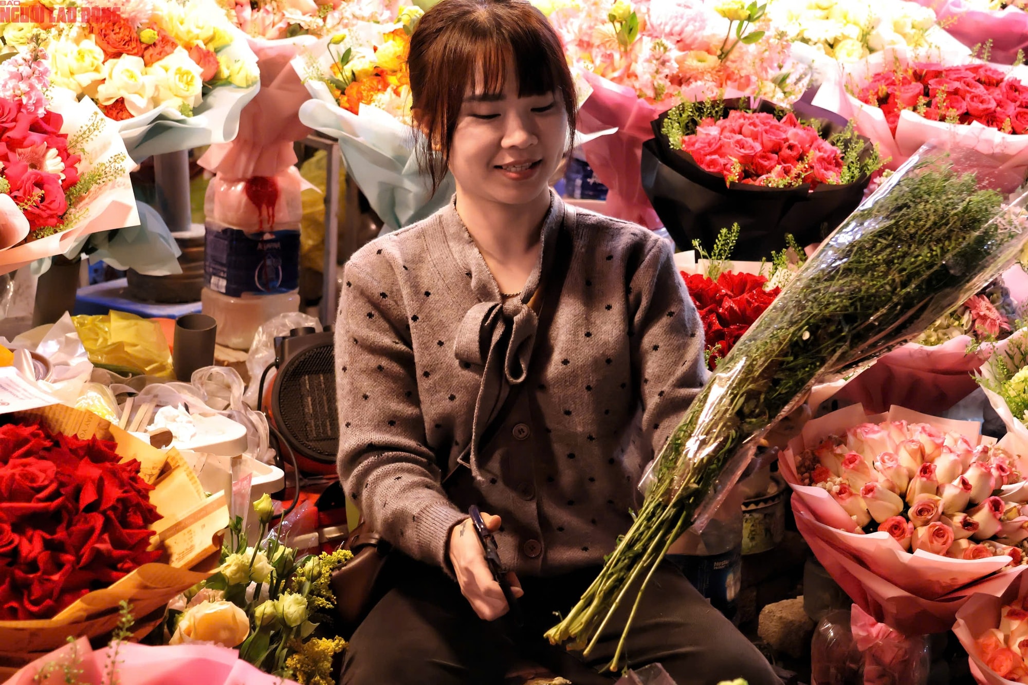 Khám phá chợ hoa Quảng An lớn nhất Hà Nội dịp Tết 2026 - Ảnh 6.