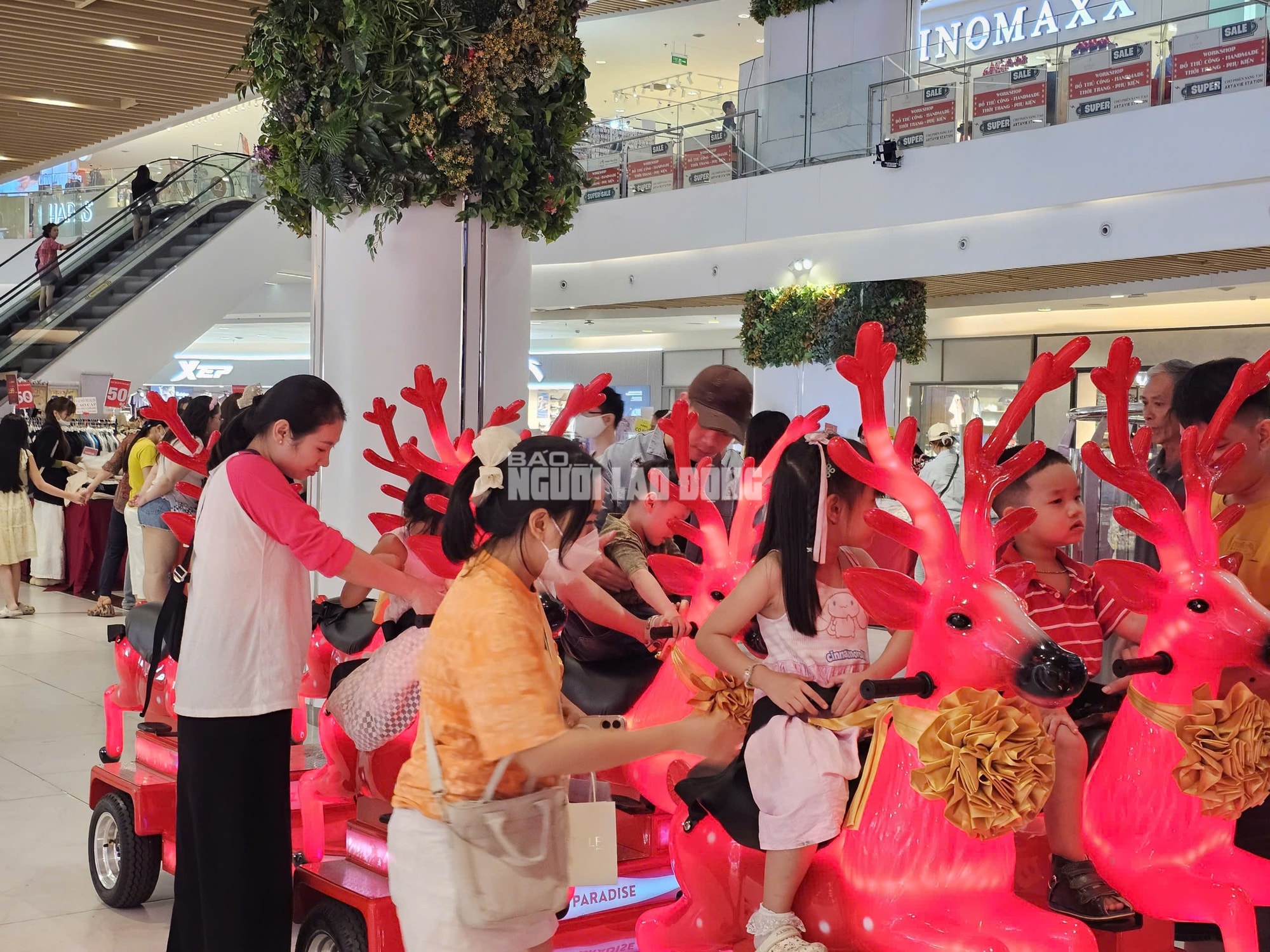 Siêu thị TPHCM đông khách mua sắm Tết 2026 với hàng hóa đa dạng và ưu đãi hấp dẫn - Ảnh 15.