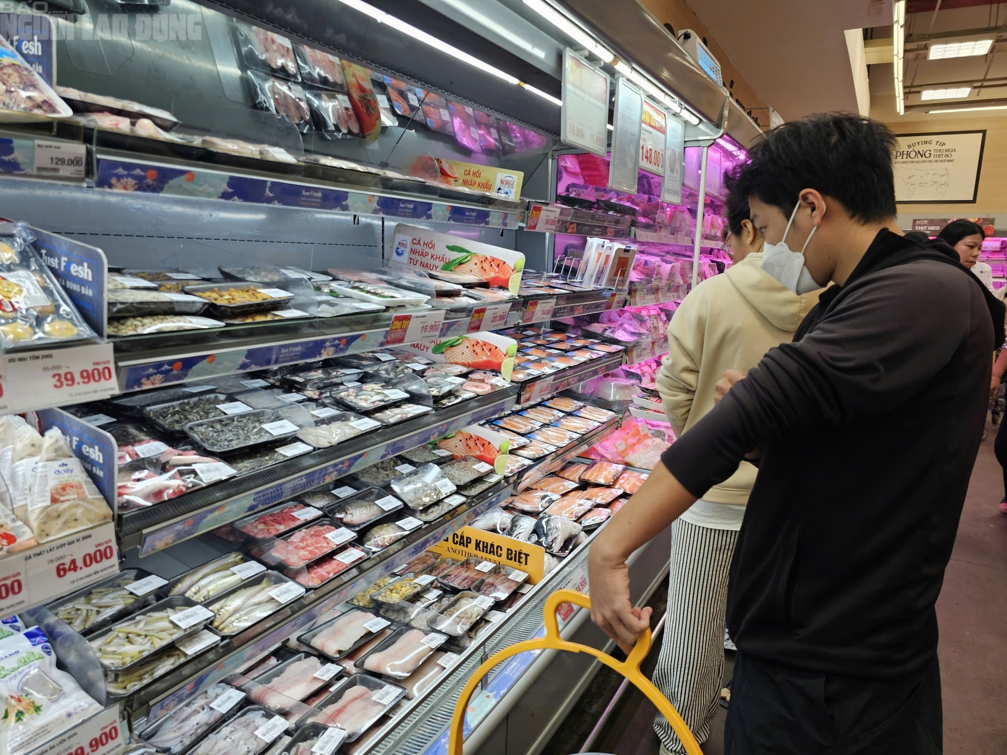 Siêu thị TPHCM đông khách mua sắm Tết 2026 với hàng hóa đa dạng và ưu đãi hấp dẫn - Ảnh 8.