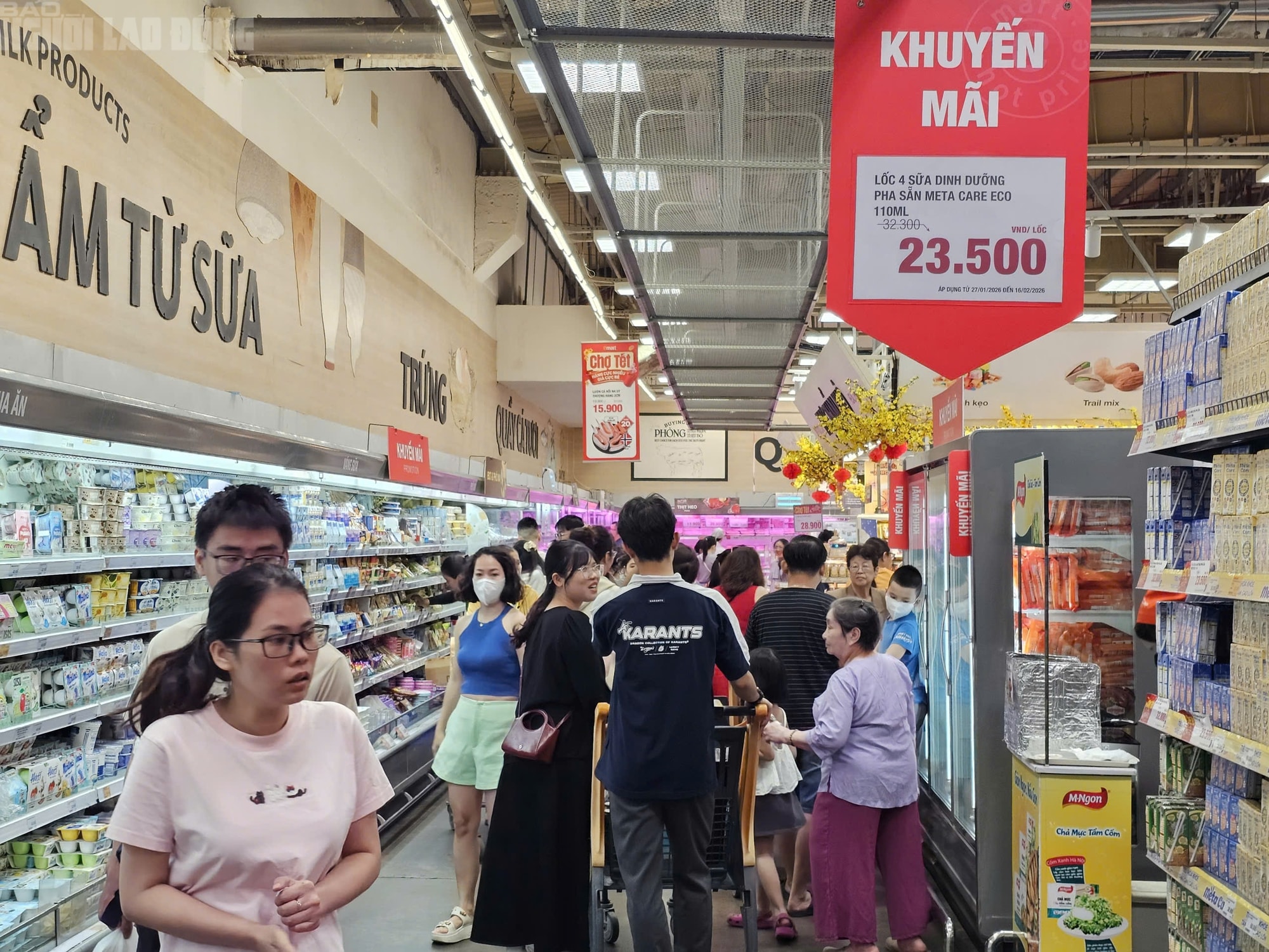 Siêu thị TPHCM đông khách mua sắm Tết 2026 với hàng hóa đa dạng và ưu đãi hấp dẫn - Ảnh 10.