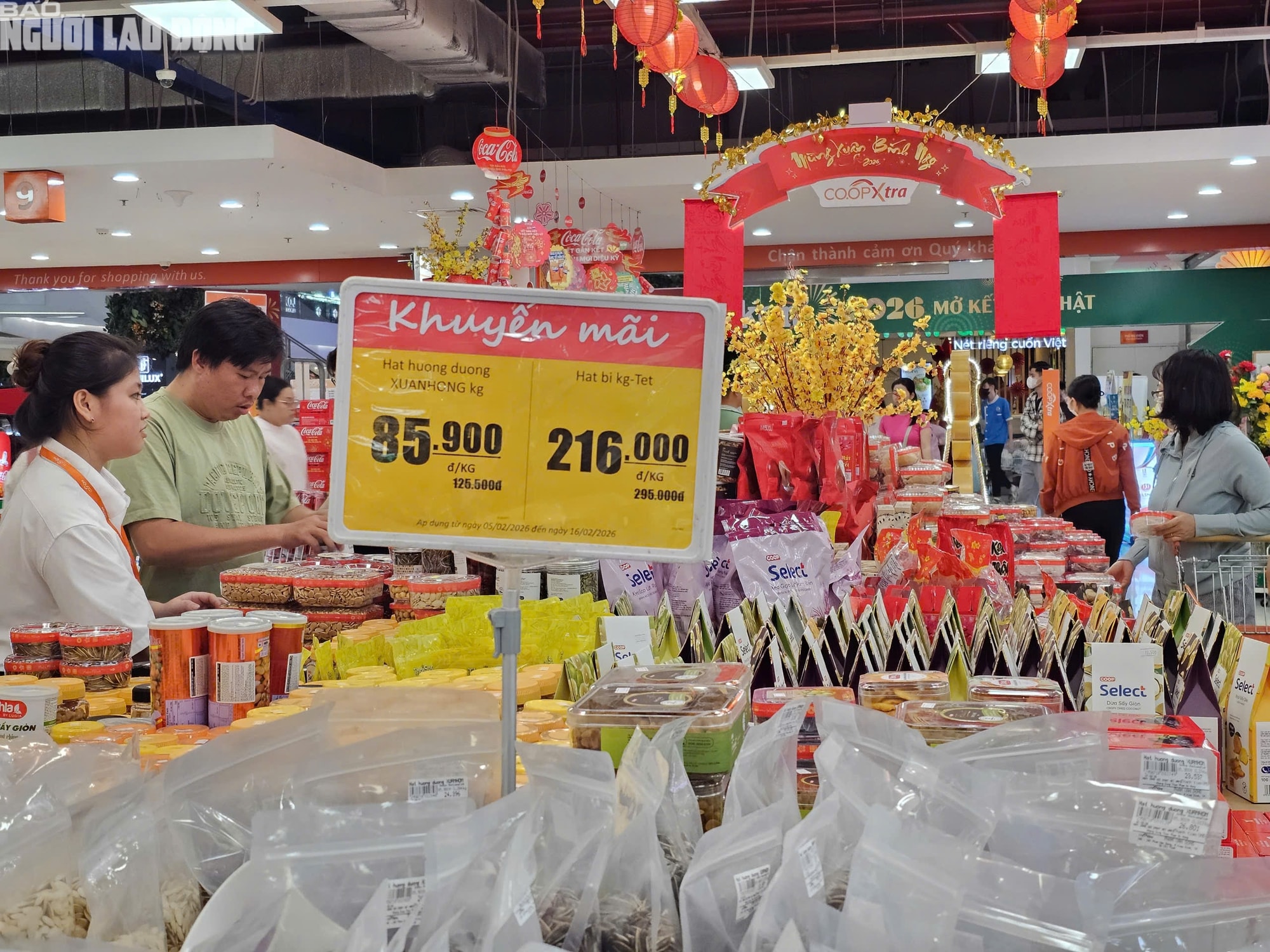 Siêu thị TPHCM đông khách mua sắm Tết 2026 với hàng hóa đa dạng và ưu đãi hấp dẫn - Ảnh 19.