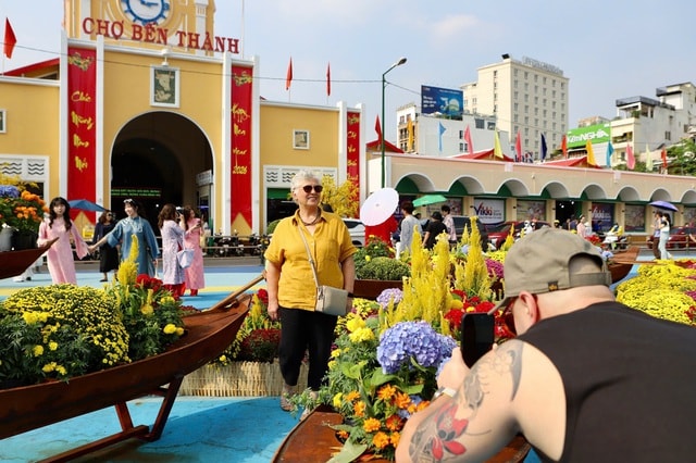 Người dân, du khách thích thú trước diện mạo mới của chợ Bến Thành- Ảnh 3.