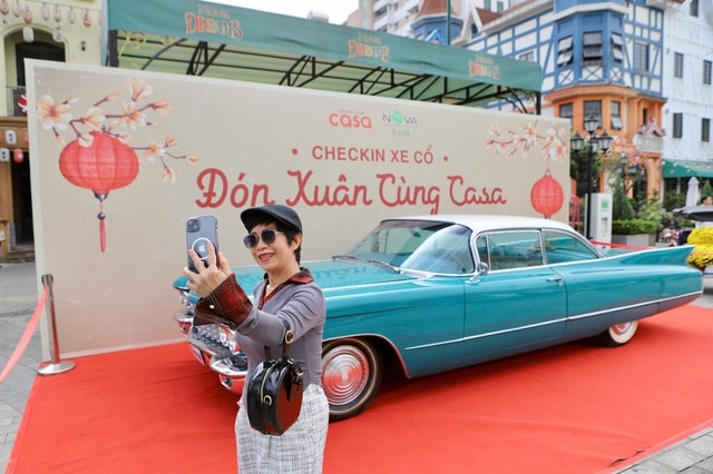 Du khách thích thú check-in dàn xe cổ của dân chơi TPHCM- Ảnh 5.