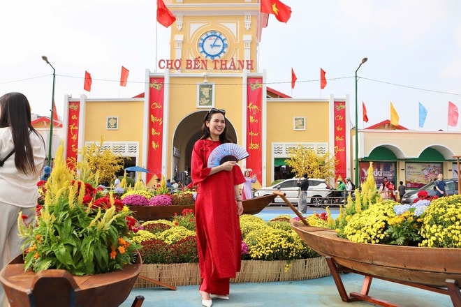 Người dân, du khách thích thú trước diện mạo mới của chợ Bến Thành- Ảnh 7.