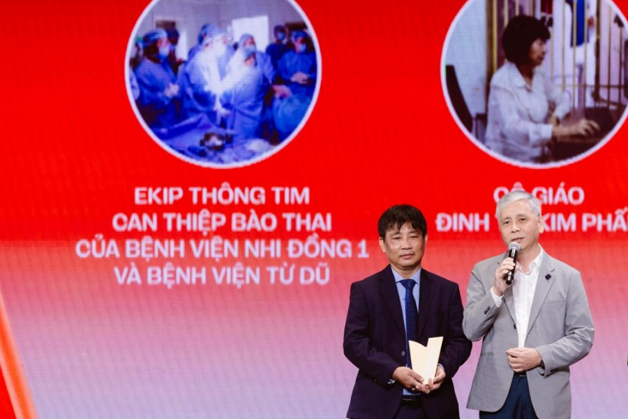 bs-ckii-tran-ngoc-hai-giam-doc-benh-vien-tu-du-chia-se-tai-wechoice-awards-2025.png
