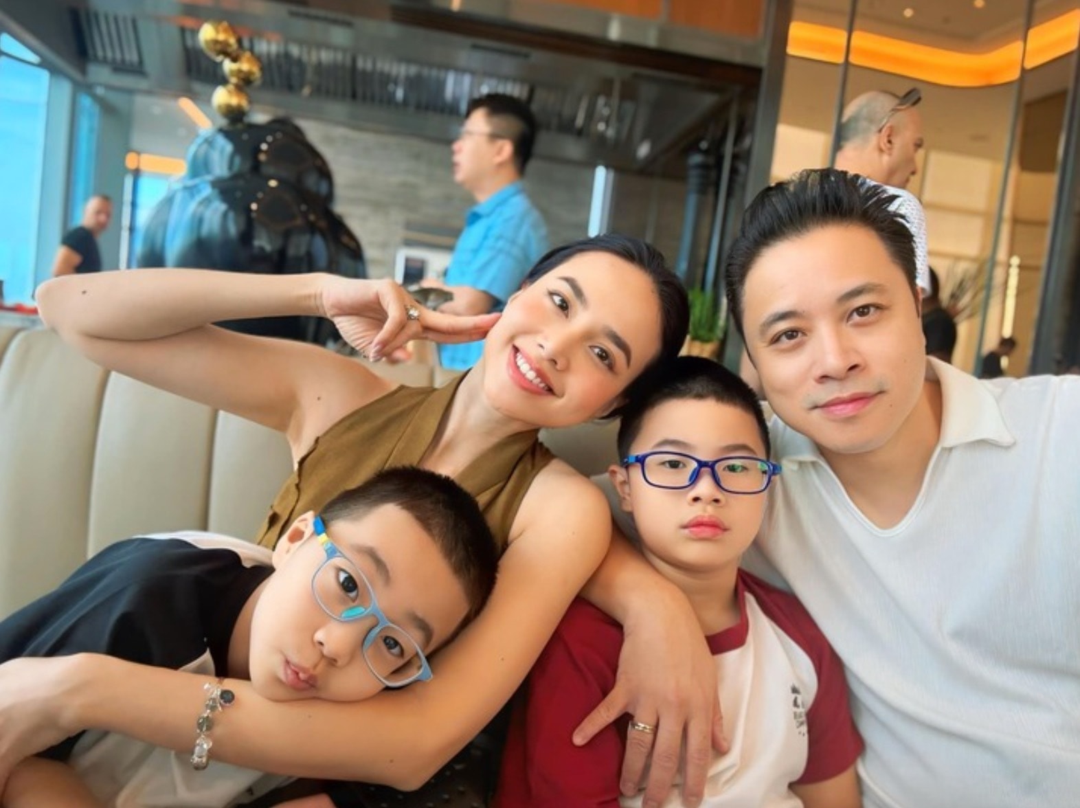 Cuộc sống bên 'đạo diễn trăm tỷ' của nữ diễn viên vừa đỗ cao học ở tuổi 42 - 4