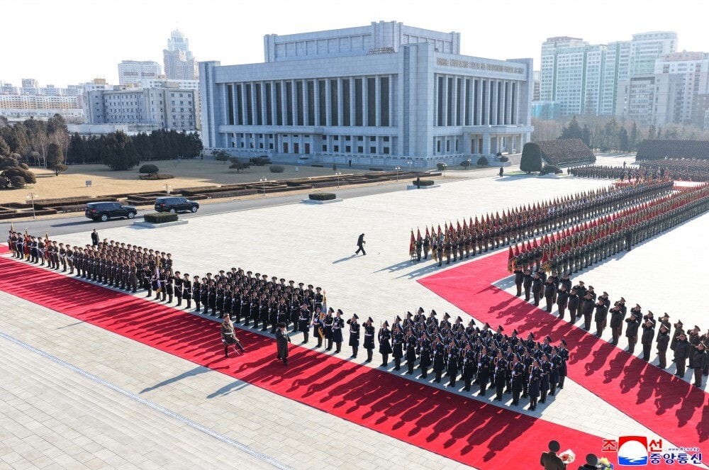 Ông Kim Jong-un nhấn mạnh sứ mệnh và trách nhiệm to lớn của quân đội Triều Tiên trong thời gian qua, góp phần hiện thực hóa các mục tiêu phát triển mới sẽ được đề ra tại Đại hội Đảng Lao động Triều Tiên lần thứ IX sắp tới.