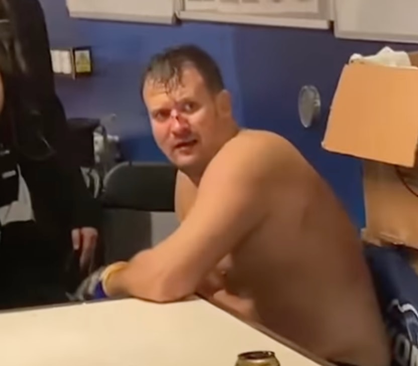 Pali Hari trong trạng thái thất thần sau màn ẩu đả.