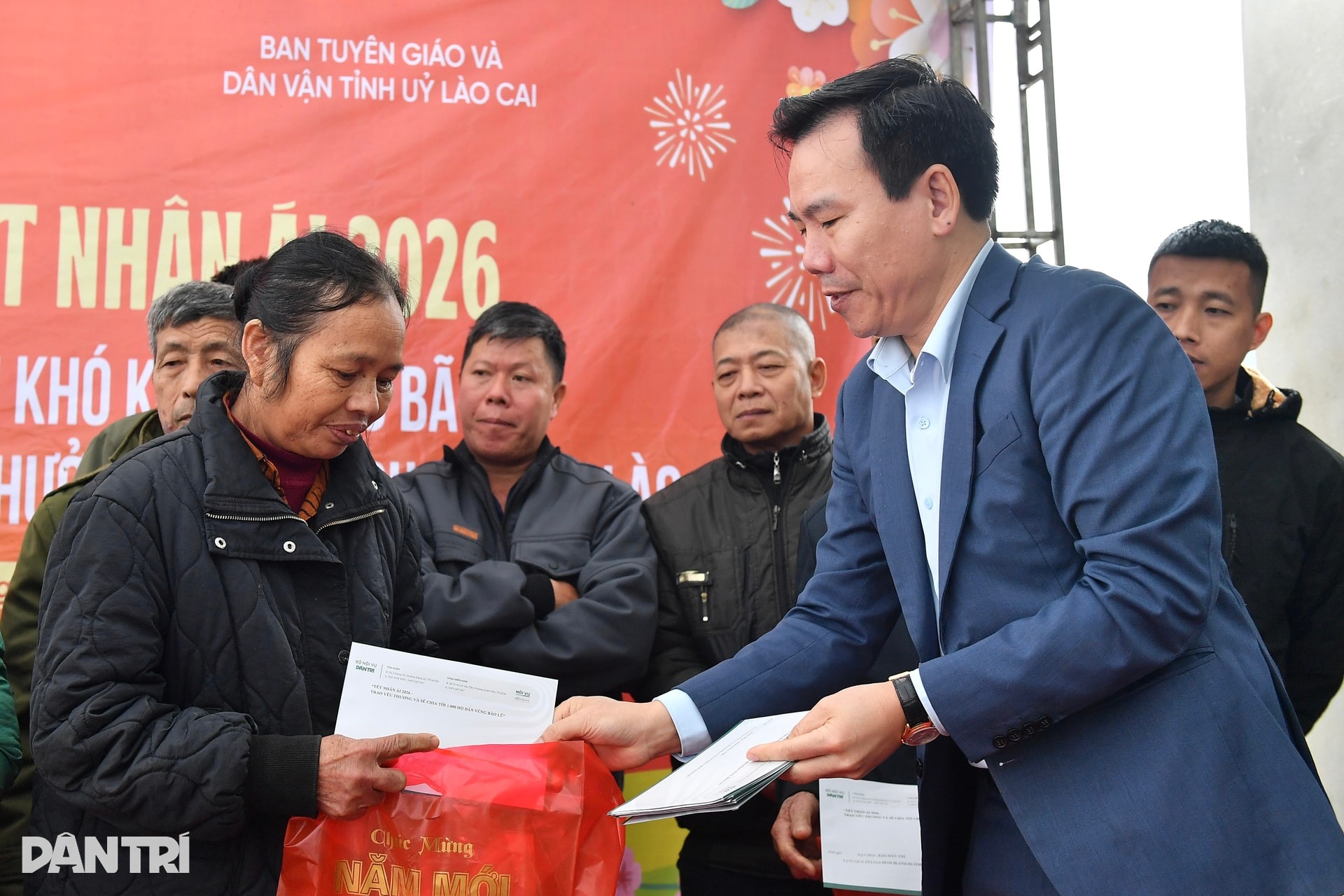 Lan tỏa hơi ấm tình người những ngày cận Tết nơi rẻo cao Lào Cai - 9