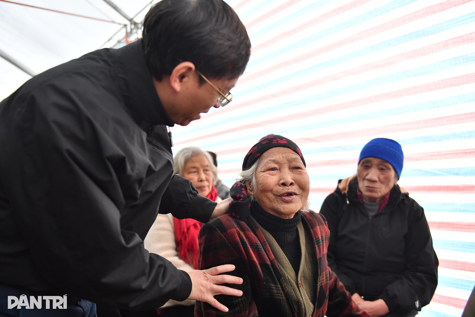 Lan tỏa hơi ấm tình người những ngày cận Tết nơi rẻo cao Lào Cai - 6