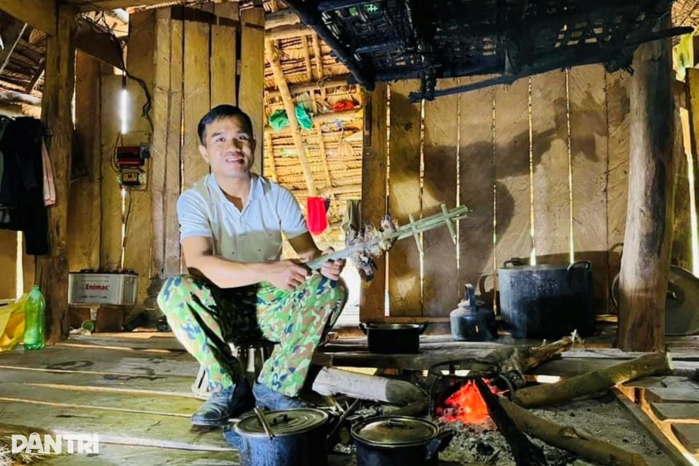 Vào khe suối bắt nòng nọc kiếm nửa triệu đồng mỗi ngày - 3