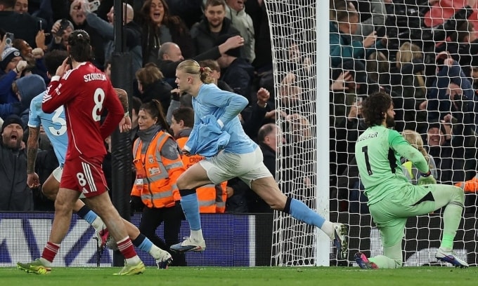 Erling Haaland cởi áo mừng bàn ấn định tỷ số 2-1 cho Man City trước Liverpool trên sân Anfield, thành phố Liverpool, Vương quốc Anh tối 8/2/2026. Ảnh: Reuters