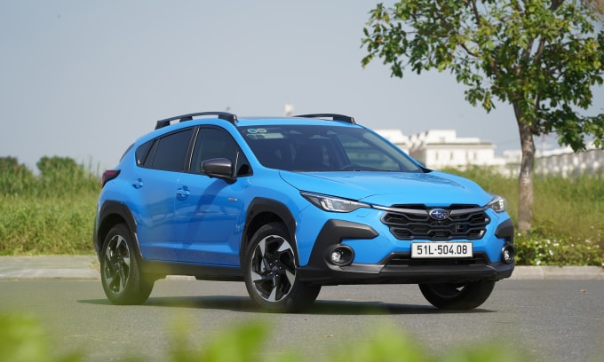 Một mẫu Crosstrek lăn bánh ở TP HCM. Ảnh: Thành Nhạn