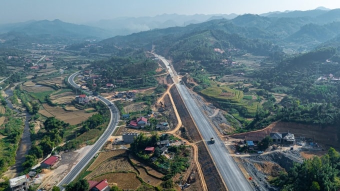 Một đoạn cao tốc Hữu Nghị - Chi Lăng qua Lạng Sơn. Ảnh: Anh Duy