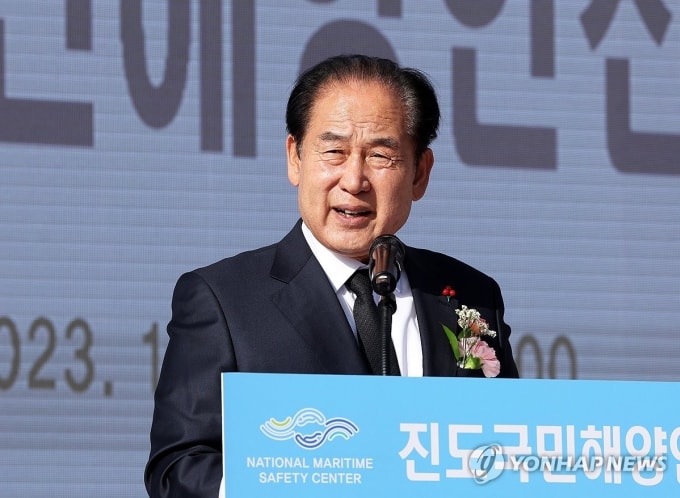 Kim Hee-soo, chủ tịch huyện Jindo, trong sự kiện ngày 7/12/2023. Ảnh: Yonhap