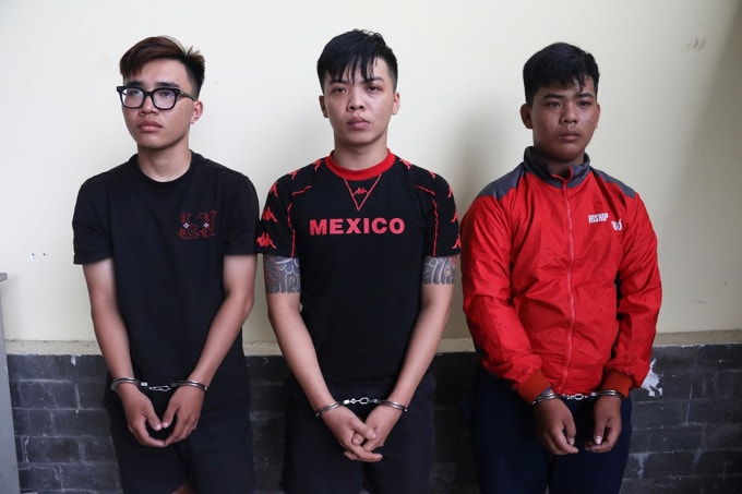 Nguyễn Phát Đạt (giữa) cùng 2 đồng phạm. Ảnh: Công an TP HCM