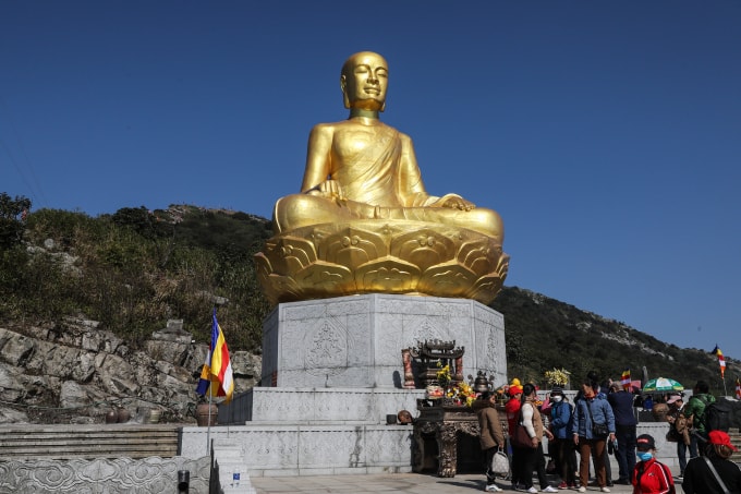 Tượng Phật Hoàng Trần Nhân Tông ở Yên Tử. Ảnh: Giang Huy