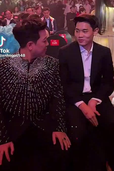 Trường Giang khuyên cầu thủ Đình Bắc 'bớt đi sự kiện'