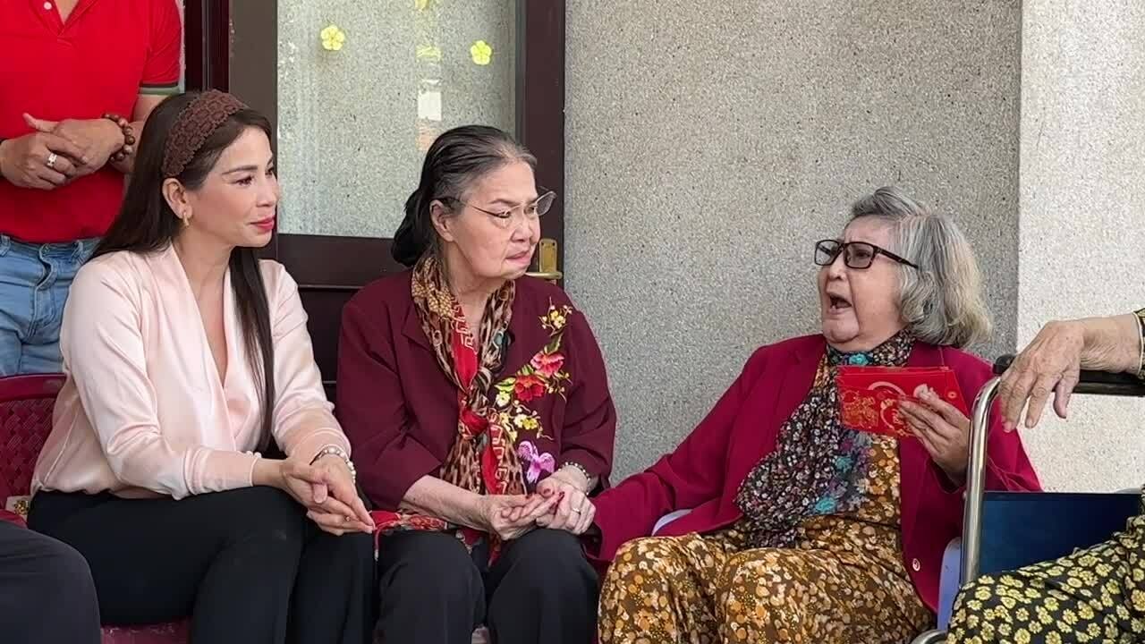 Nghệ sĩ Diệu Hiền, 81 tuổi, đàn em của đạo diễn Lý Huỳnh, hát bản vọng cổ tự sáng tác