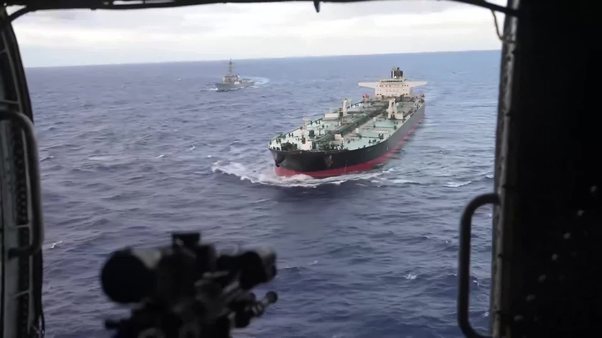 Lực lượng Mỹ đổ bộ tàu dầu phá vòng vây ở Caribe