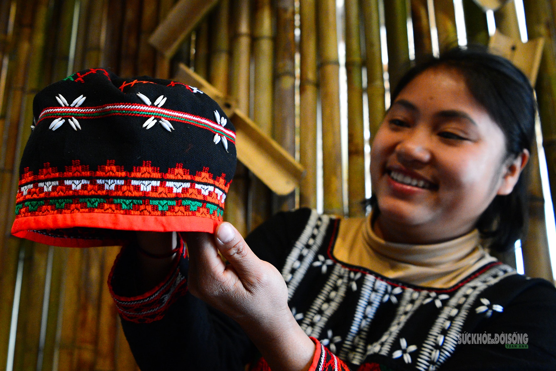 Những đường kim lưu giữ hồn cốt trang phục Xá Phó- Ảnh 3.