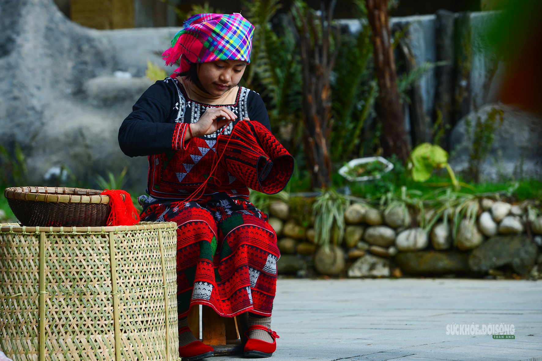 Những đường kim lưu giữ hồn cốt trang phục Xá Phó- Ảnh 5.