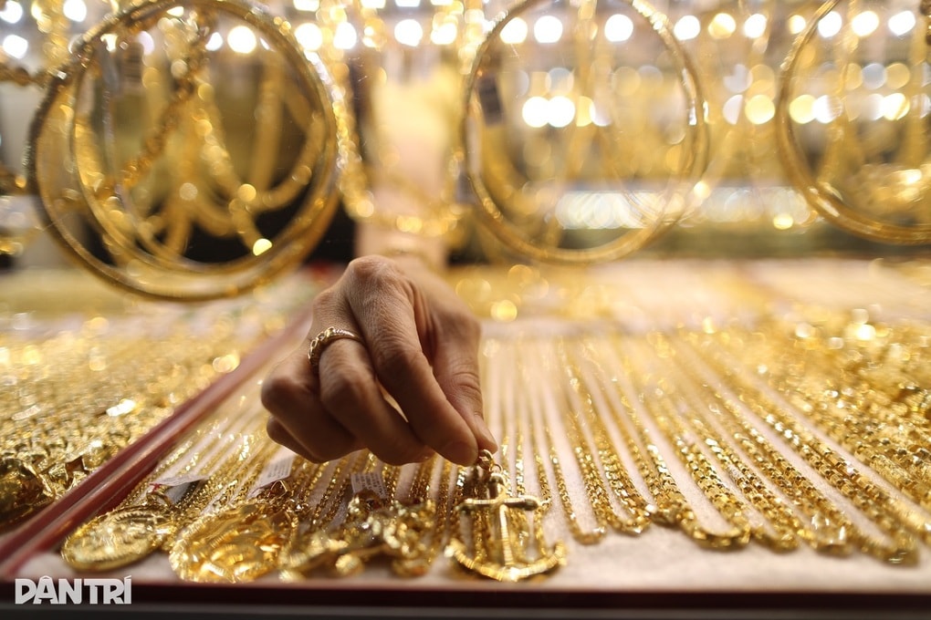 Chuyên gia lý giải về cú sập của giá vàng - 1