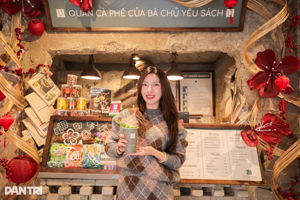 Hà Nội: Chủ quán chi 1,4 tỷ đồng mở tiệm cà phê, mua 3 tấn sách cũ - 4