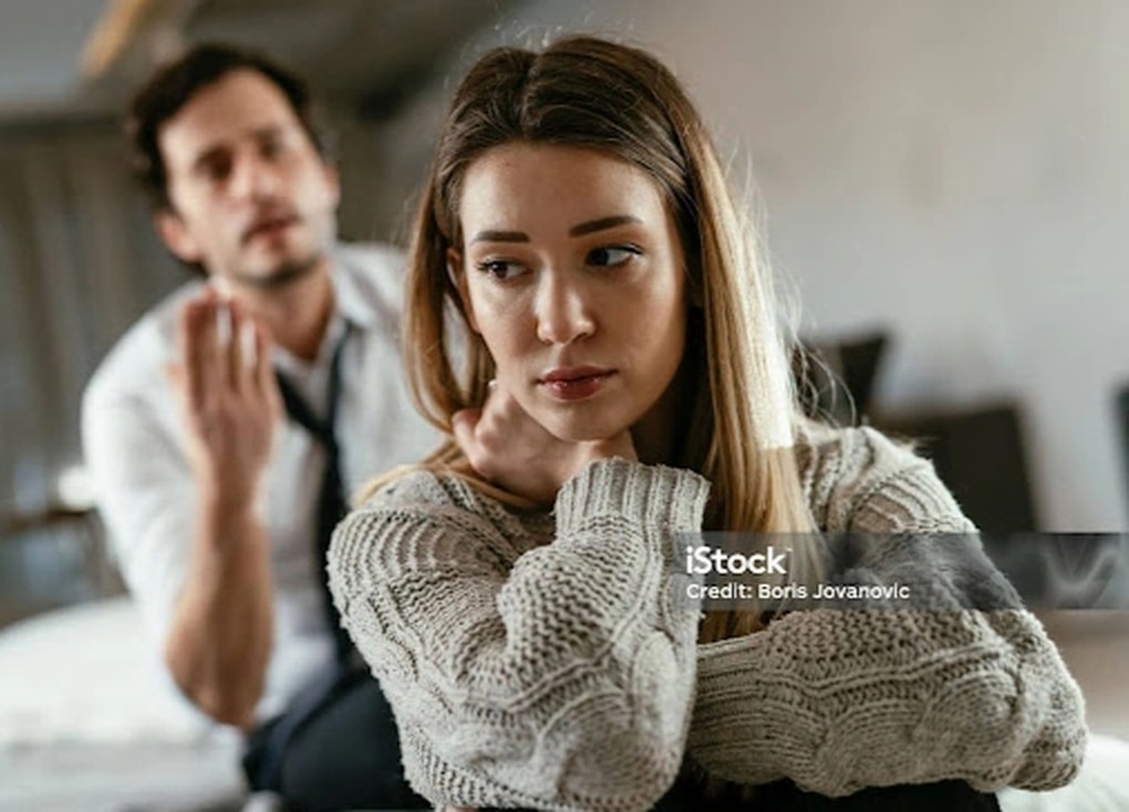 Chồng bán thân cho sếp nữ để thăng chức, còn bảo tôi nhắm mắt làm ngơ - 1