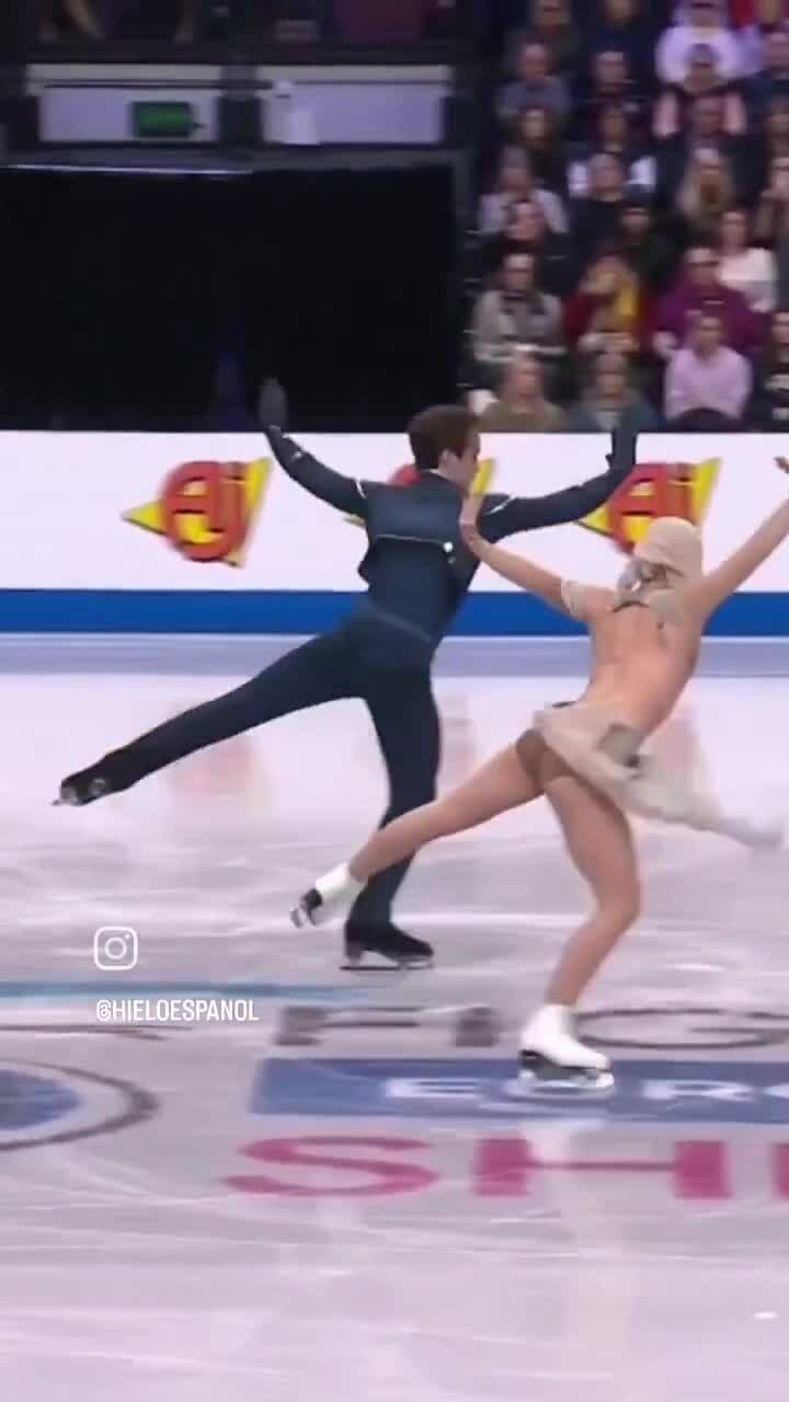 Đôi trượt băng nghệ thuật Anh - Đức gây sốt ở Tây Ban Nha