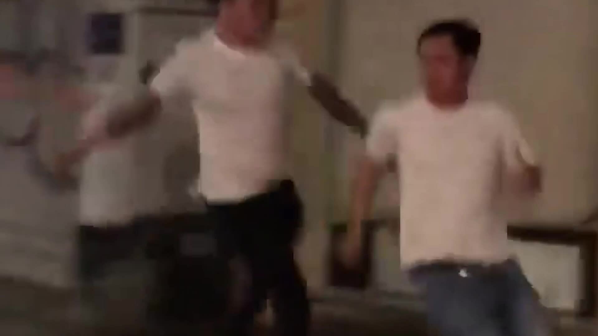 Nhóm người đuổi đánh nhau sau va chạm với xe Bentley ở TP HCM