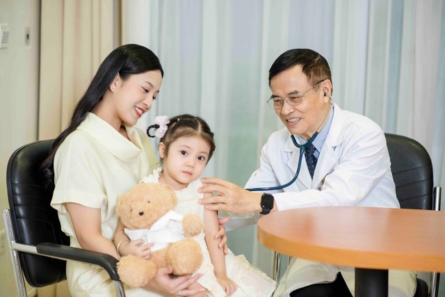 GS.TS.BS Phạm Nhật An: Chuyên gia Nhi khoa đầu ngành và triết lý “chăm sóc trẻ không chỉ là chữa bệnh” - Ảnh 2.