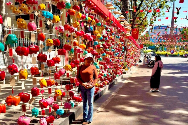 "Đường heo đất" rực rỡ sắc Xuân - Ảnh 6.