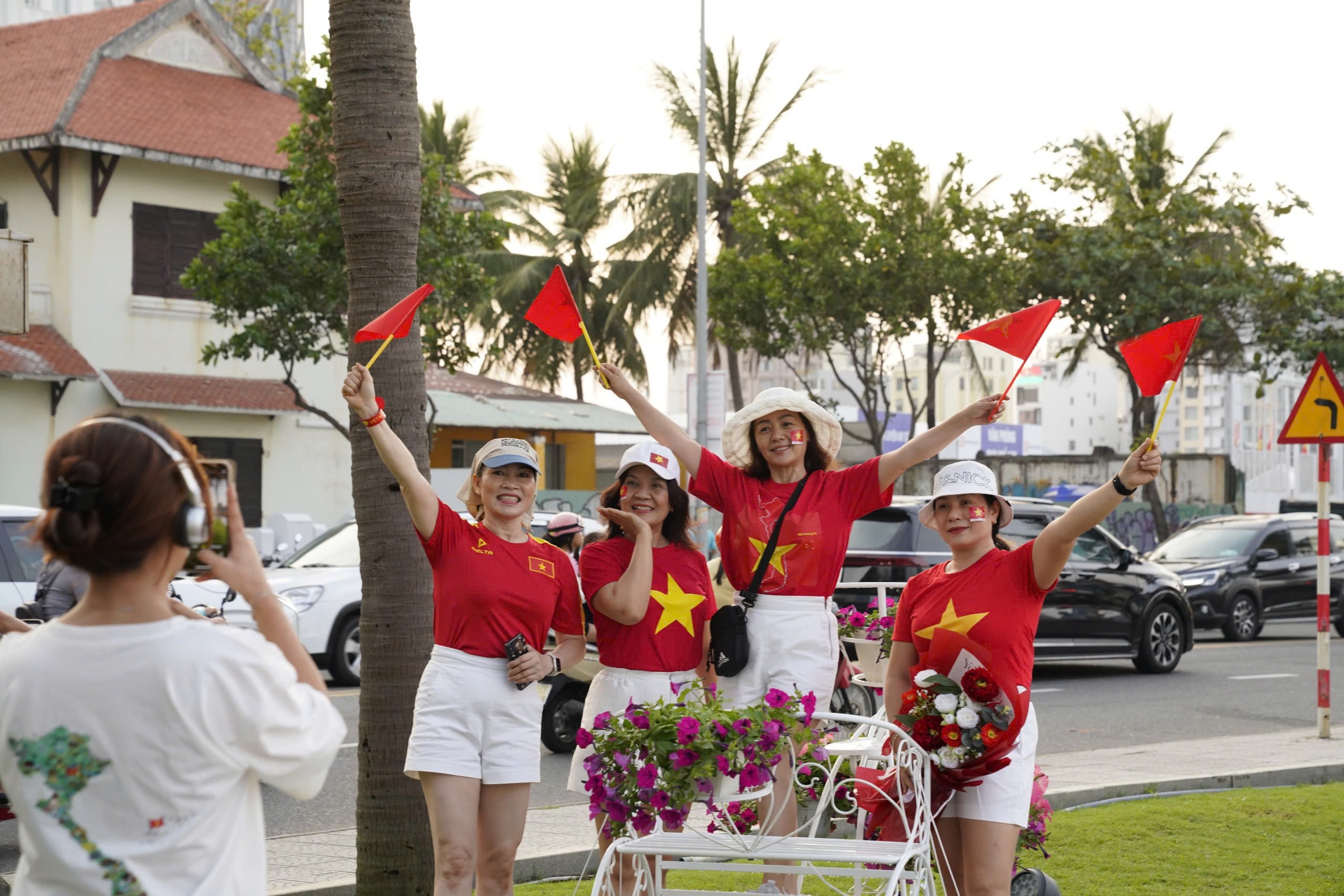 Du khách nườm nượp đổ về các điểm du lịch ở Đà Nẵng- Ảnh 8. Du khách nườm nượp đổ về các điểm du lịch ở Đà Nẵng- Ảnh 8.