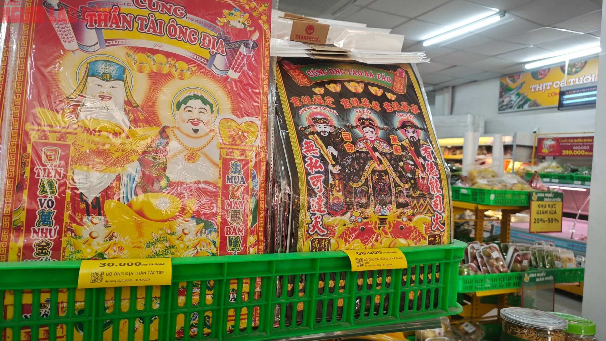 Chợ Tết 23 tháng Chạp: Cá chép nhỏ và trái cây đổ bộ Thị trường cúng ông Táo - Ảnh 9.