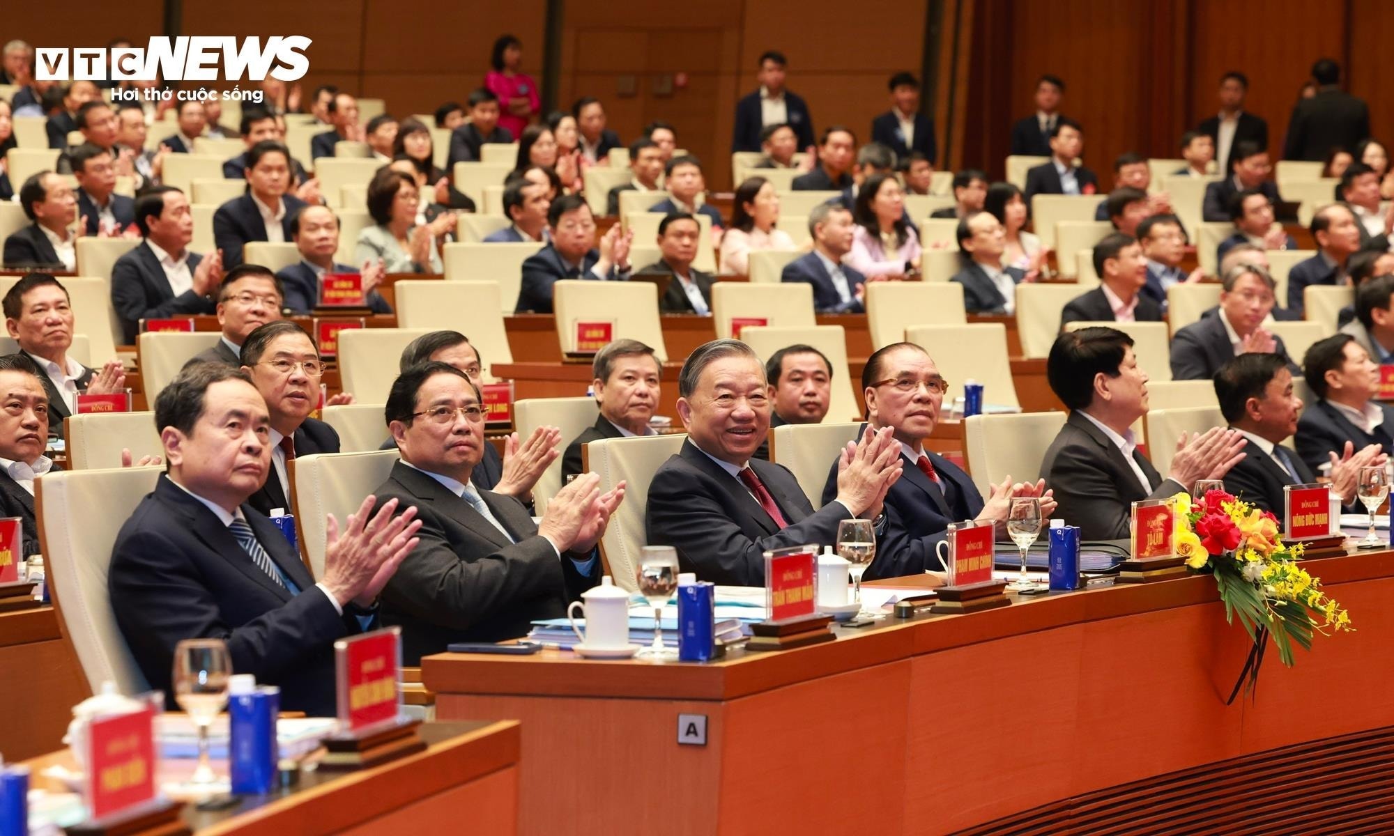 Tổng Bí thư Tô Lâm và các lãnh đạo, nguyên lãnh đạo Đảng, Nhà nước tại Hội nghị toàn quốc nghiên cứu, học tập, quán triệt và triển khai thực hiện Nghị quyết Đại hội XIV của Đảng.