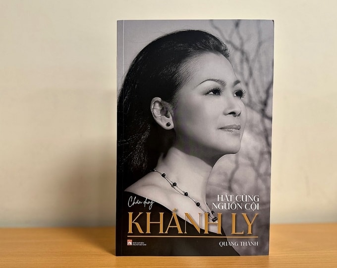 Bìa sách Chân dung Khánh Ly - Hát cùng nguồn cội, NXB Phụ Nữ. Ảnh: Tân Cao
