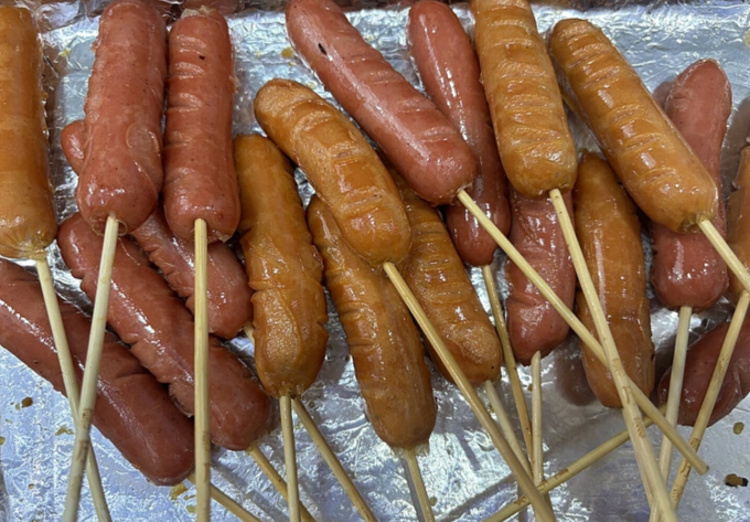 Tổ chức Y tế Thế giới (WHO) xếp thịt chế biến sẵn vào Nhóm 1 các tác nhân gây ung thư. Ảnh minh họa: Bảo Bảo