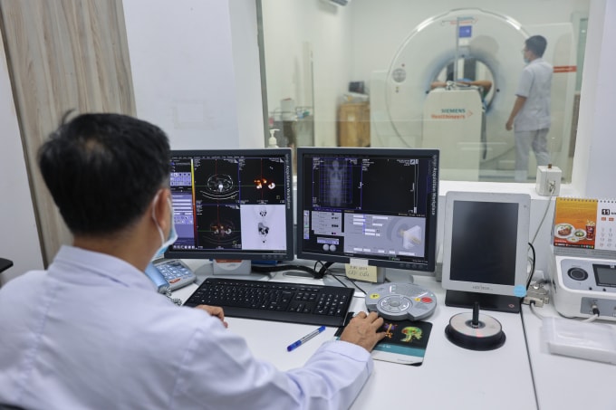 Bệnh nhân chụp chiếu tại Bệnh viện Chợ Rẫy. Ảnh: Quỳnh Trần