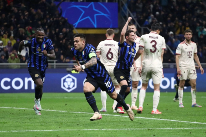 Lautaro Martinez (số 10) mừng bàn trong trận Inter hòa Bayern 2-2 ở lượt về tứ kết Champions League ngày 16/4/2025. Ảnh: AFP