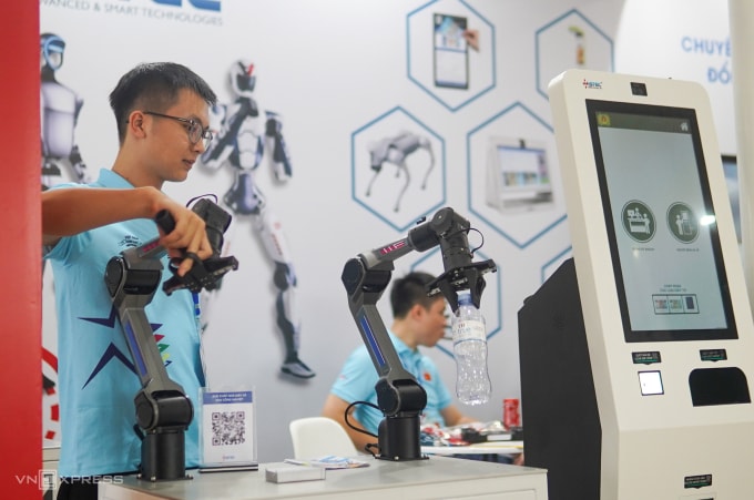Sản phẩm công nghệ tại Triển lãm đổi mới sáng tạo, tháng 10/2025. Ảnh: Lưu Quý