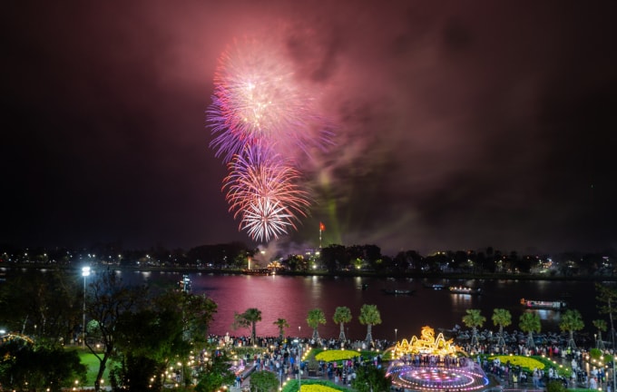 Pháo hoa ở Kỳ Đài Huế trong năm Tết Giáp Thìn. Ảnh: Võ Thạnh