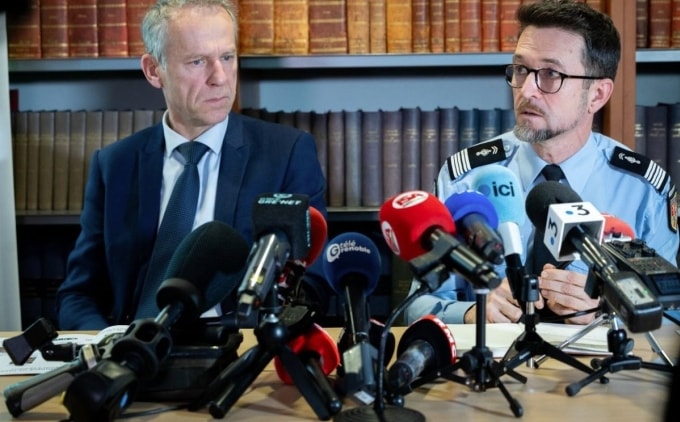 Công tố viên Etienne Manteaux (trái) kêu gọi các nạn nhân ra trình báo. Ảnh: lalsace