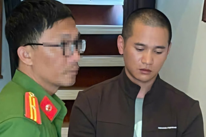 Nguyễn Đắt Vũ (bên phải) khi bị bắt tạm giam. Ảnh: Lê Tiến