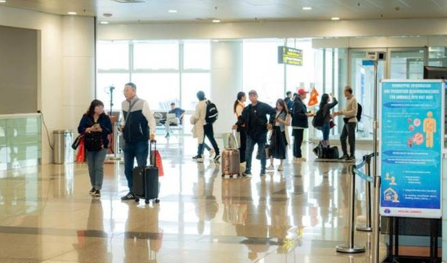 Siết chặt kiểm soát y tế tại sân bay trước nguy cơ dịch virus Nipah - Ảnh 1.