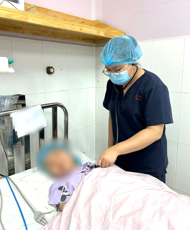 Ăn cá màu đỏ đẹp mắt, cả gia đình 4 người nhập viện  - Ảnh 1.