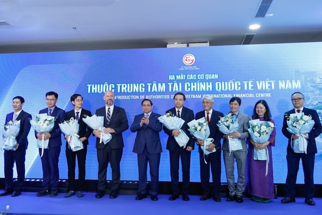 Thủ tướng đánh cồng chính thức ra mắt Trung tâm tài chính quốc tế Việt Nam tại TPHCM - Ảnh 1.